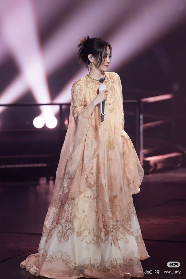 Zimmerma*N兹默曼澳洲品牌 高端定制飘逸透视沙面料！甜妹田曦薇 梁洁 张靓颖众多明星秀、复古花纹动物树木印花荷叶拼接喇叭袖宽松大摆长款连衣裙！1.2.3