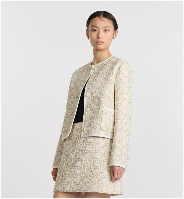 Dio*秋冬新款 财阀千金大小姐推荐D家高端定制金线编织格纹颗粒面料、下摆内侧缝制金属链条版型垂坠有型！Cd珍珠纽扣织带包边圆领长袖短款外套上衣！ M码：肩宽3