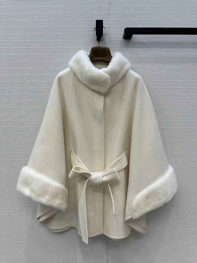 强烈推荐 高端原单品质！Lp 老钱风穿搭水貂毛羊绒斗篷大衣，进口水貂拼接定制10羊绒90羊毛呢面料质感细腻挺阔！有设计感的漏斗领口，按扣系紧腰带突显腰身曲线，原