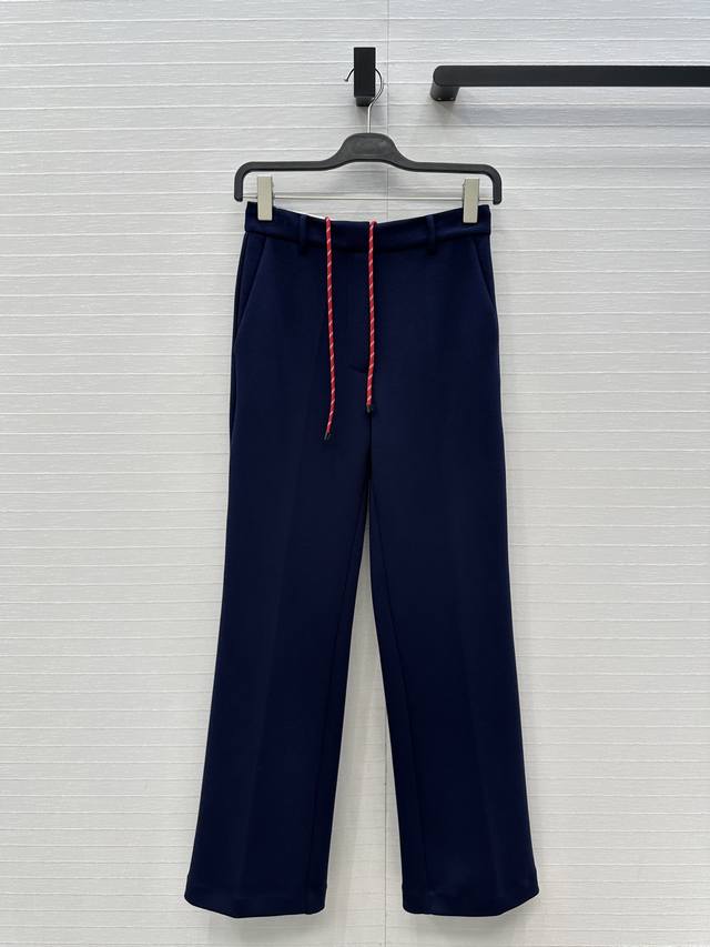 独家首发 爆单推荐，Miu系女大学院风，红绳子系带低腰棉质西裤，筷子腿神器 小直筒裤型上身巨显瘦，进口软糯感空气棉面料，时髦书呆子文艺少女必入单品！定位刺绣字母