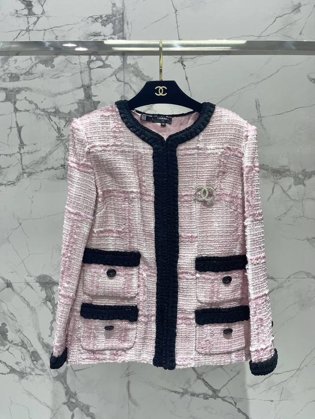 小香 粉色粗纺新款出货款式 明星同款 定制面料 做旧粉色印染 高密精织暗纹格子面料 提花内衬 淡淡的粉色 特别显年轻 现货 码数Sml