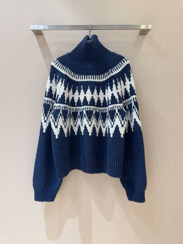 D家25秋冬新品 采用复古的费尔岛提花工艺，高领设计，提升保暖性与时尚感，整体版型宽松慵懒，属于复古风与休闲风的结合。 厚实针织在凛冬时节筑起温暖壁垒，无论是搭