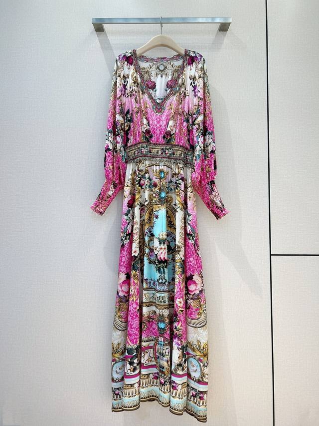 Camill*A巴洛克真丝印花连衣裙 法式茶歇风～巴洛克经典粉粉定位印花连衣裙，名媛V领定制高温烫钻，腰部高腰弹力松紧腰设计，满满的贵族风情~100%重磅Sil