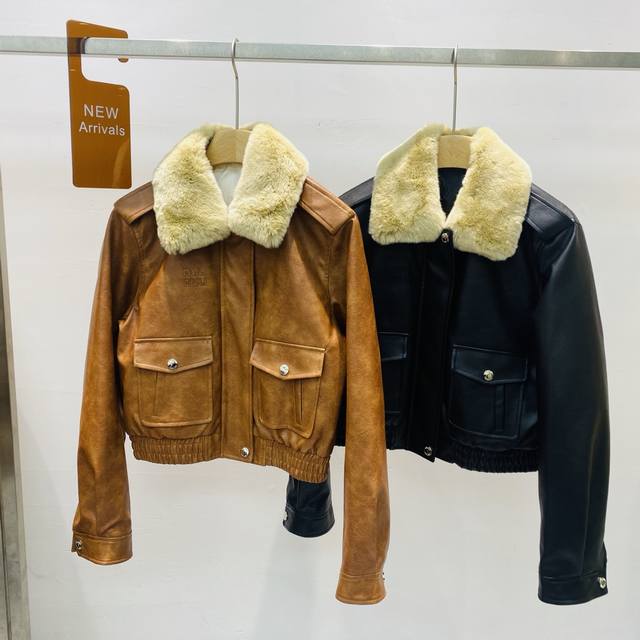 新款Miu系皮毛饰边皮革夹克羽绒内胆外套上衣Sml