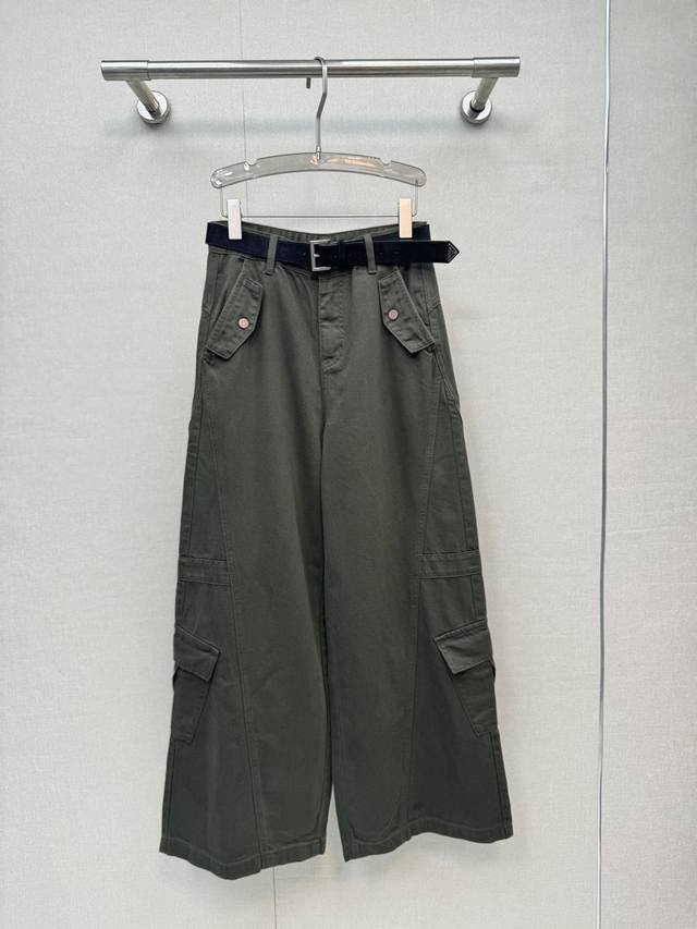 25新款多口袋工装式休闲裤 颜色百搭高级 定制腰带尽显高级随意感 视觉盛宴 四季必入的百搭单品订制面料，质感巨好，慵懒范儿十足 女神必入神器！ 版型百搭不挑人
