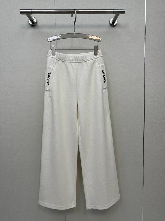 25新款松紧腰撞色字母休闲裤 高品质面料质感柔软细腻舒适。 色系搭配和谐 低调奢华 减龄少女时代！白富美必备神器！ 经典版型百搭不挑人黑色｜白色S M L