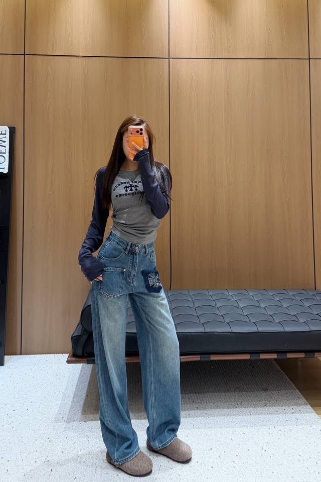 爆款款牛仔裤选用优质面料，工艺渐变色洗水， 烫钻装饰无论是潮流前线还是日常休闲，它都能让您的搭配充满新意。打造你的专属风格，蓝色S M L