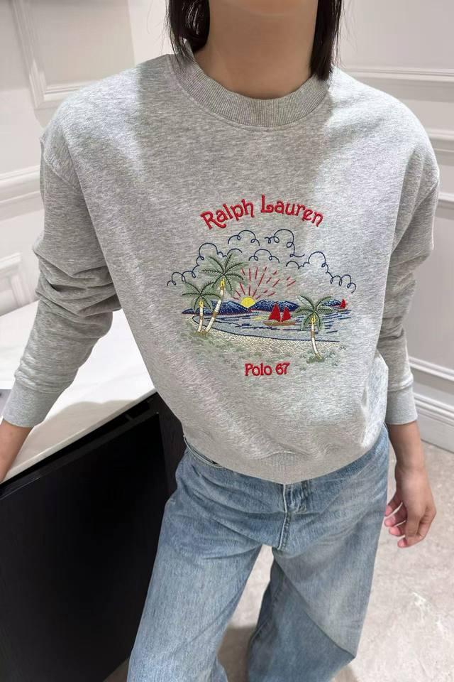 原版Ralph .....2025秋冬品牌 圣诞保罗 海边 ＂彩色＂图案重工刺绣设计风格现代简约 充满活力的风格T恤 化繁为简的设计 高级的质感 随意搭配上身都