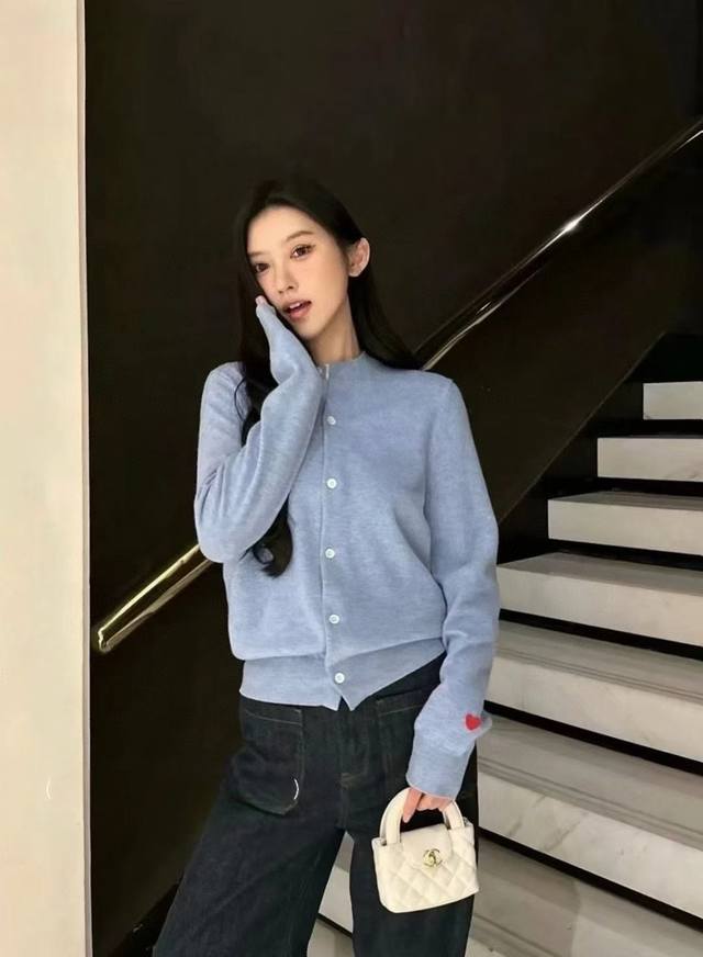 原版play 2025秋冬新款时尚高定款羊毛开衫，100%羊毛混色花纱经典休闲百搭袖口小爱心，精选细支羊毛面料,摸起来软Fufu,贴身穿不扎肉, 适配所有身材风