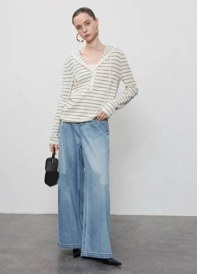 原版Ys 2025早秋新款时尚经典条纹抽绳半扣连帽衫，面料软糯细腻亲肤舒适，减龄连帽条纹衫活泼灵动,松弛氛围感，可随意去搭配造型自带减龄气息,随意舒适慵懒，显瘦