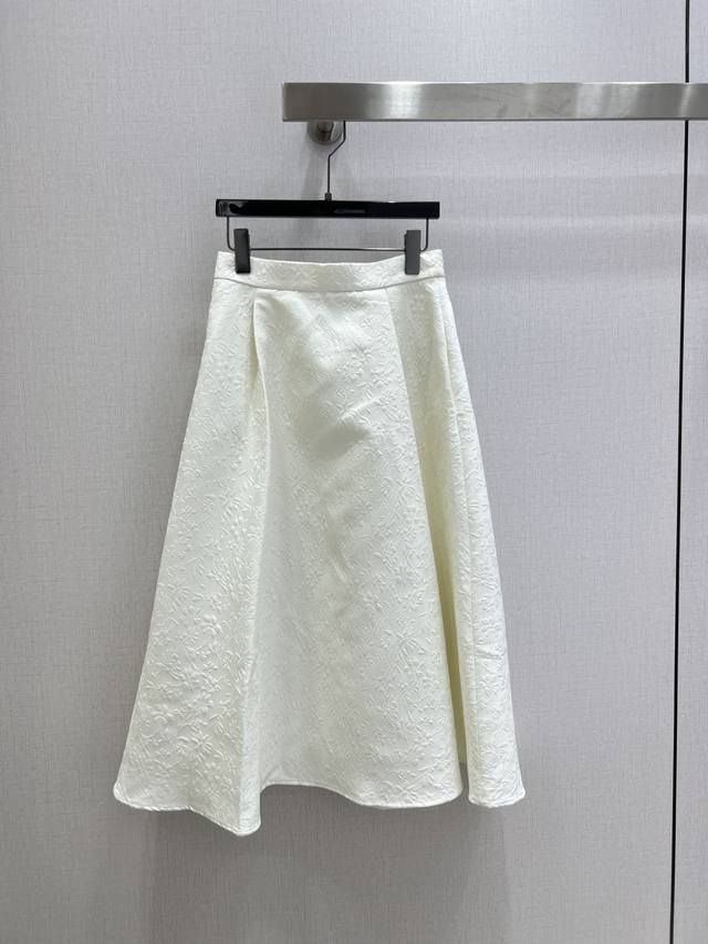 强烈推荐 Dio*2026早春新款 浮雕西装长半裙 立体浮雕设计超时髦 定制Yb进口材质，质感光泽，垂顺舒适，通体奶白色，气质优雅，尽显艺术腔调。立体裁剪，气质