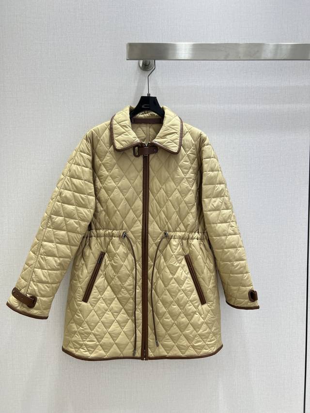 强烈推荐 Rl*2025秋冬新款 翻领菱格收腰棉服外套 仔细看细节 最具特色的高级材质 上身非常飒 干净有品 提气质~~完全按照高定成衣水准 一眼爱上 气质Mm