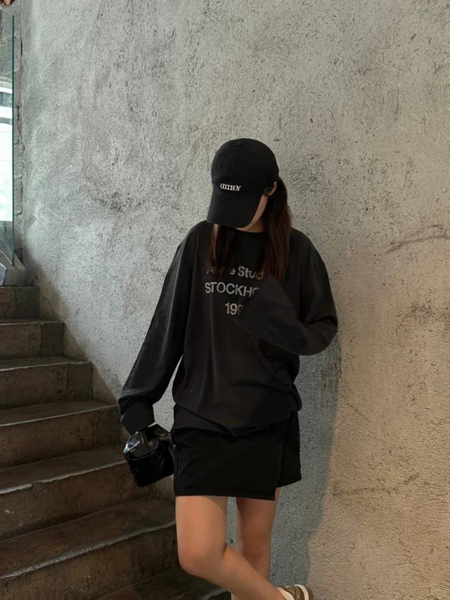 新款！最新Acne 25New 1996印字经典长袖T恤。尺码：Sml 。