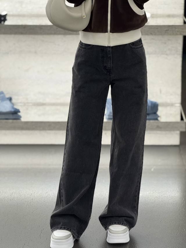 新款！最新Ce 25New 炭灰色洗水做旧松弛感牛仔裤。尺码：Sml 。