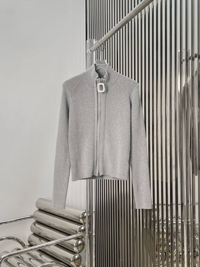 实拍图！最新Jw 25New 树脂方扣拉链针织开衫。尺码：Sml 。