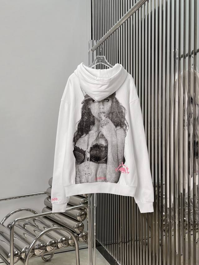 实拍图！最新Ch 25New 背部印花连帽加绒卫衣。尺码：Sml 。