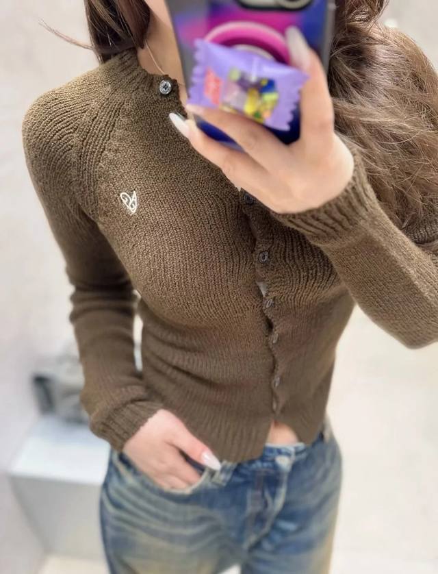 新款！最新Acne 25New 爱心刺绣针织开衫。颜色：灰 咖。尺码：Sml 。