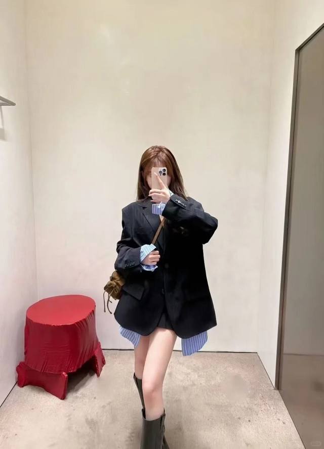 新款！最新Acne 25New 条纹假两件拼接廓形西装。尺码：Sml 。