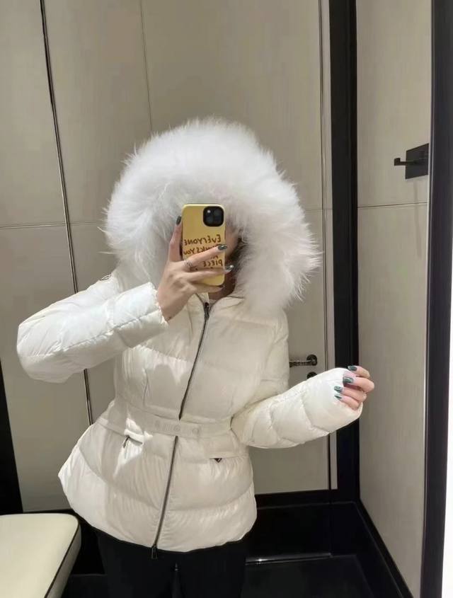 新款！最新Mon 25New 毛领连帽收腰羽绒服。颜色：黑 白。尺码：Sml 。