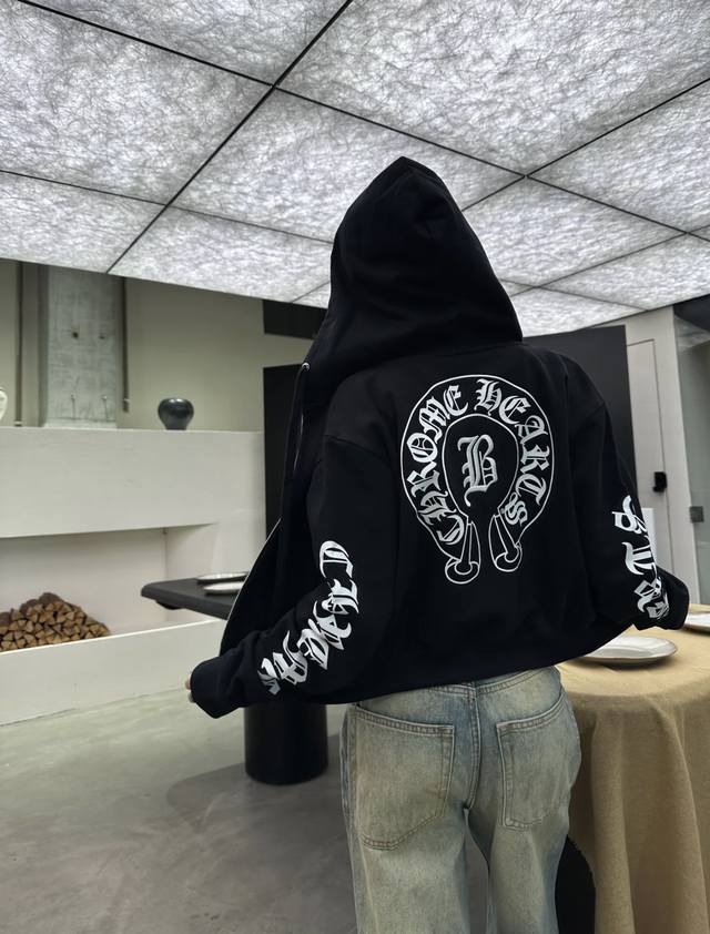 新款！最新Ch 25New 克罗联名款短款连帽卫衣。尺码：Sml 。