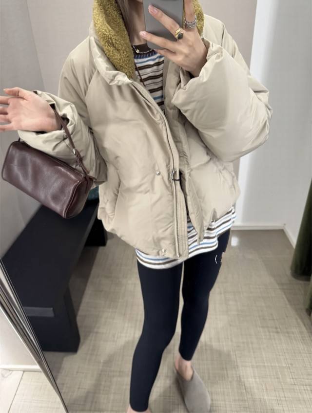 新款！最新Low 25New 可拆卸毛领极简风羽绒服 90新国标白鸭绒 颜色：黑 卡其。尺码：Sml 。