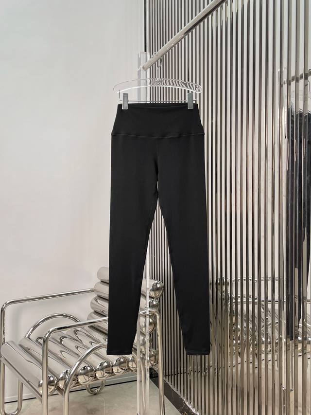 实拍图！最新Alo 25New 经典字母瑜伽裤。尺码：Sml 。