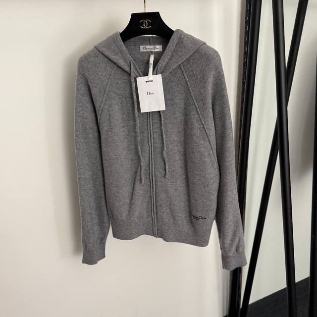 款号20257672 Dio*新款 后背蝴蝶刺绣长袖连帽羊毛针织开衫拉链外套，灰色，36 38 40， 38码：胸围100，袖长71，长58；重量：0.335K