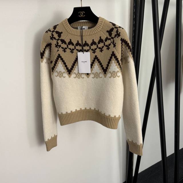 款号20257660 Celin*新款 撞色复古花纹套头长袖针织衫，杏色，灰色，红色， 均码：胸围88，袖长67，长50；重量：0.440Kg