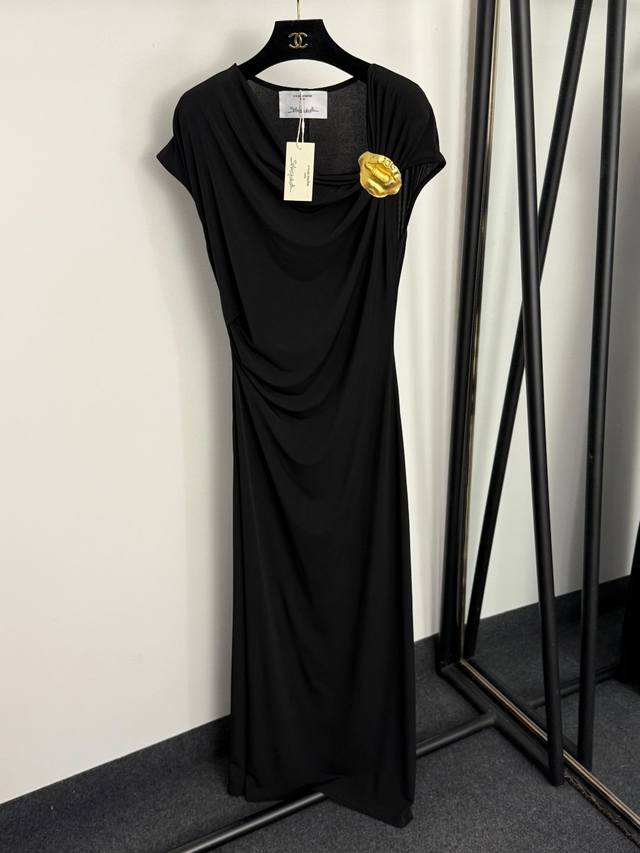 款号20257654 Schiaparelli*新款 金色嘴唇装饰包臀收腰背心连衣裙，黑色，咖色，红色，S-Xl， M码：胸围88，长141；重量：0.395K