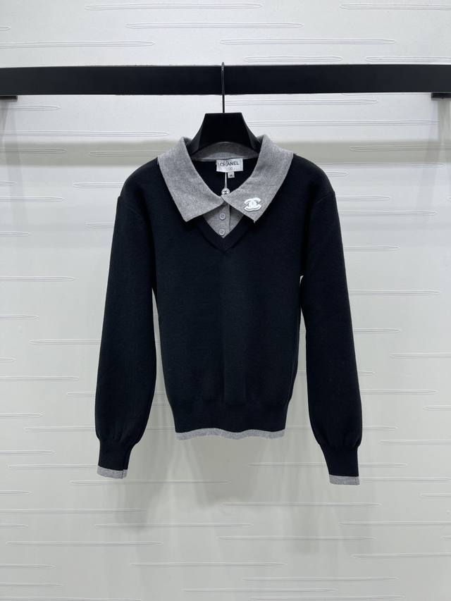 上新原单高端品质 Chane* 2025秋冬最新系列！撞色翻领假两件针织上衣！定制羊毛纱线织造，亲肤舒适，柔软有质感，翻领针织长袖版型，纽扣半开襟领边处理，露出