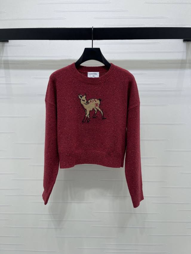 上新原单高端品质 Chane* 2025秋冬最新系列！小鹿字母针织长袖！定制羊毛纱线材质，亲肤柔软，透气舒适，常规套头针织毛衣裁剪，略带有弹力，呈现显瘦视觉效果
