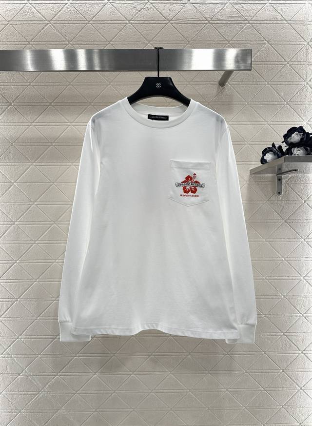 Chrome Hear*2025新品上架 字母花朵长袖上衣 定制Yb斜纹全棉材质，质感舒适，弹力十足，圆领长袖上衣裁剪，胸口单侧位置点缀口袋红色花朵字母徽标，凸