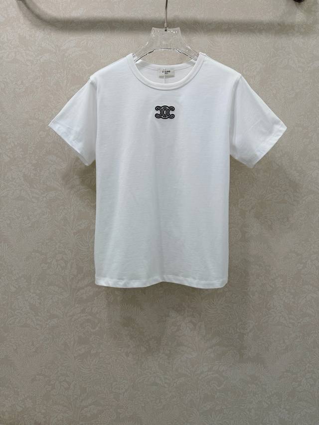 Celin* 26早春新款 凯旋门刺绣弹力短袖T恤 高版出品！高弹纯棉面料，贴身不紧绷；软而不塌，早春单穿叠穿都能衬出利落线条；圆领短袖+胸口精致凯旋门刺绣，细