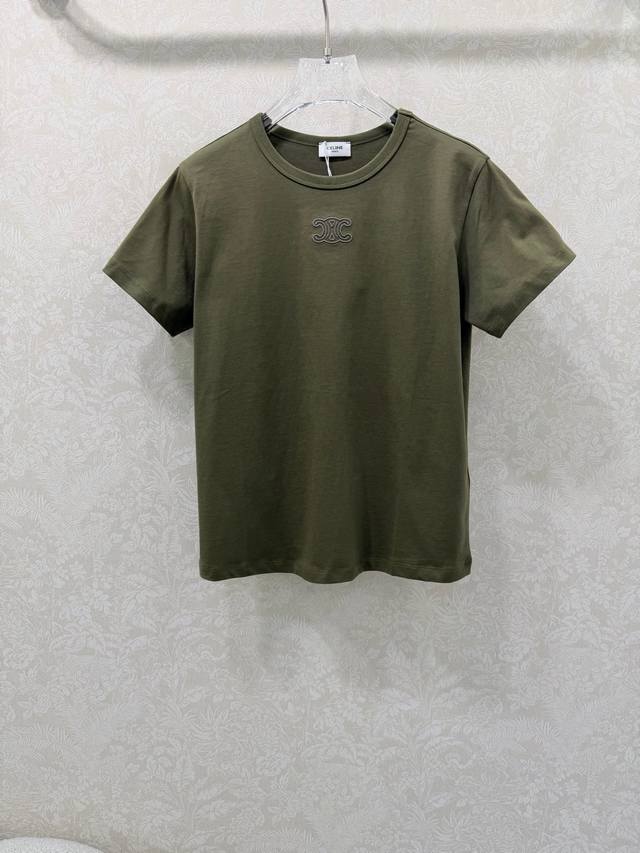 Celin* 26早春新款 凯旋门刺绣弹力短袖T恤 高版出品！高弹纯棉面料，贴身不紧绷；软而不塌，早春单穿叠穿都能衬出利落线条；圆领短袖+胸口精致凯旋门刺绣，细