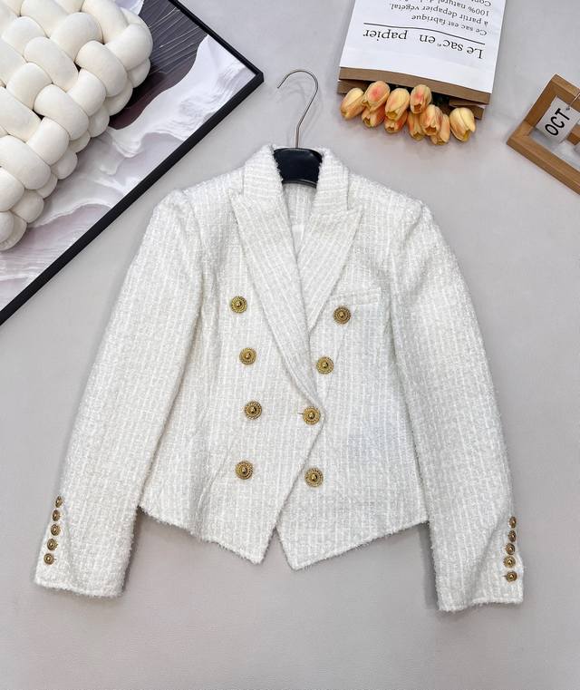 Balmain秋冬新款金扣修身短款花呢夹克外套丨独家高版出品！上身就是妥妥的韩剧财阀千金配色 低调又复古 不管上班通勤还是聚会 穿上真的Slay全场好吧简直不要