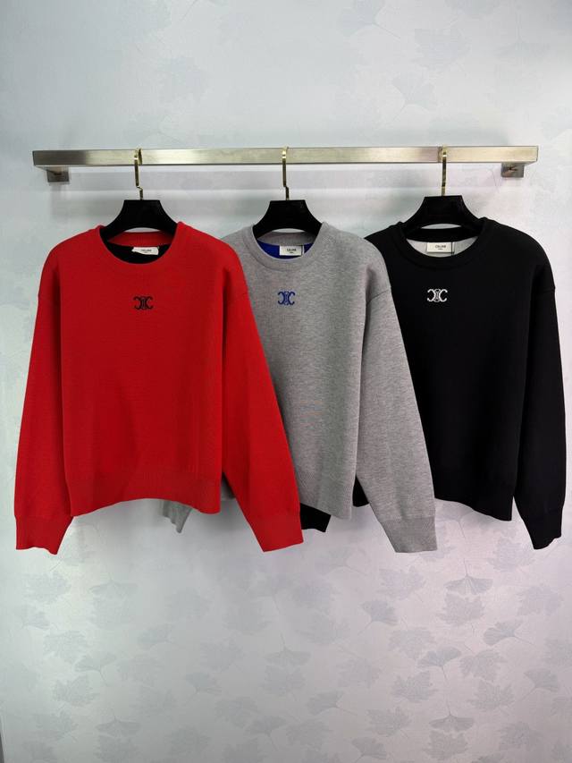 Ce*25秋冬新款毛衣 羊毛面料柔软又保暖，秋冬穿超舒服简约圆领设计，胸前刺绣Logo低调又有辨识度。随便配牛仔裤Or休闲裤都很Ok，轻松Get慵懒时髦风~版型