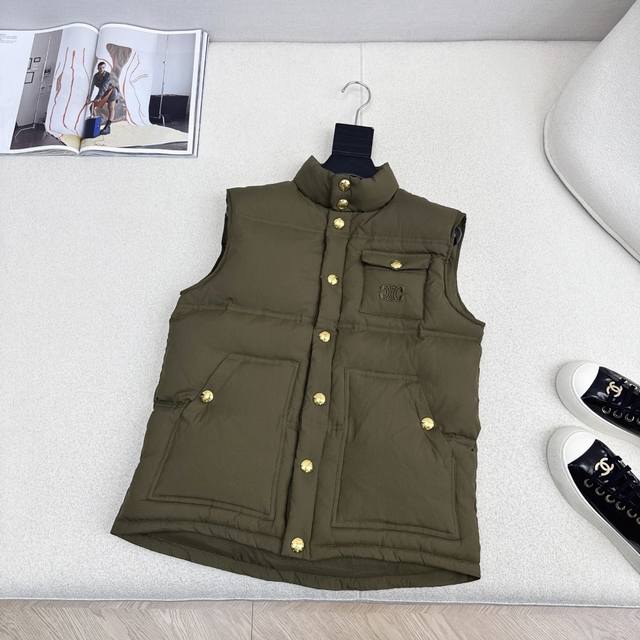 Ce 25Ss 秋冬最新款凯旋门刺绣口袋装饰立领羽绒马甲 立体剪裁H版型 时髦又帅气 定位字母Logo凯旋门刺绣口袋装饰 国标90白鹅绒填充 原版定制提花记忆丝