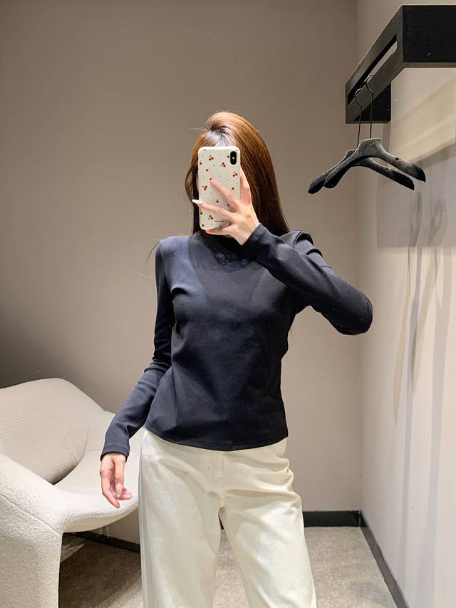 Celin* 26Ss早春新款 凯旋门刺绣弹力长袖T恤丨独家Yb开发！高版出品！100%棉贴肤透气不闷汗，弹力裹身却不紧绷，胸口单侧的凯旋门刺绣是灵魂：不是浮夸