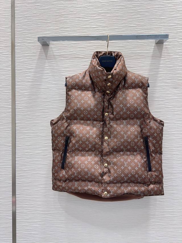 Louis Vuitto* 2025Fw新款羽绒马甲 白鹅绒 整体保暖效果拉满，常规款羽绒服 休闲时尚，经典Logo完美点缀 Sml S后中长65 胸围114