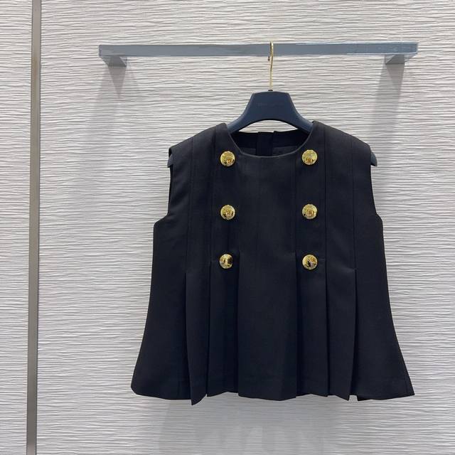 Louis Vuitto*2025Fw新款套裙 含羊毛 高定出品 时髦精必入 这穿搭的功能特别强大 随意打造显高显瘦的上身效果，美式高街帅气随性气质！强烈推荐自