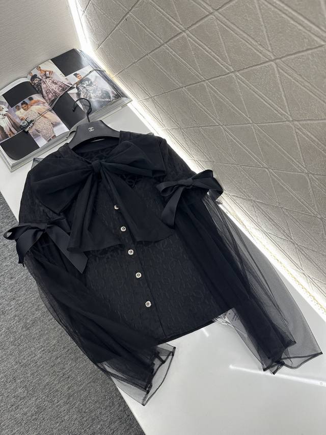 Chane*2025新品上架 蝴蝶结花边皱褶衬衫 定制Yb进口材质，质感清透，飘逸气质，圆领长袖衬衫设计，大身躯干满铺双C暗纹提花，气质恬静，领口立体大蝴蝶结装
