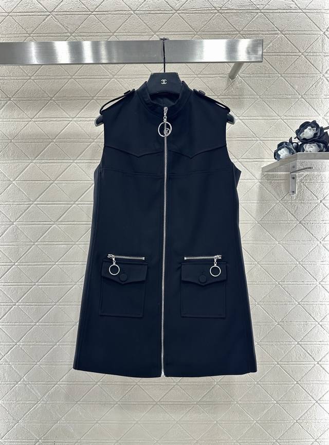 Louis Vuitto*2025新品上架 拉链背心裙 定制Yb精仿羊毛材质，质感舒适，垂顺十足，拉链背心裙剪裁，肩膀带扣装点，凸显穿搭感氛围，成衣微A拉链开襟