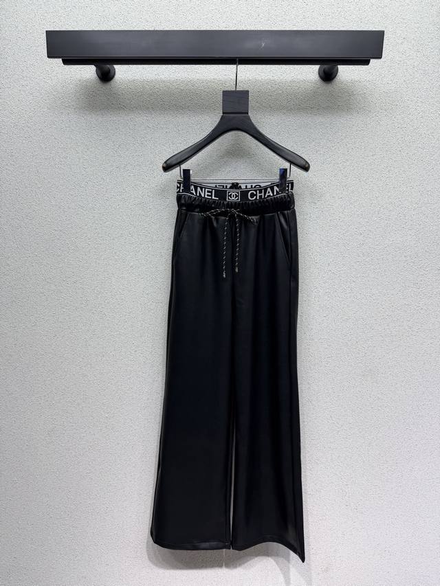 小香风pu皮织带休闲长裤 百分百独特定制pu皮 时髦帅气 高版出品！很独特的品味与个性经典款版型设计简洁而优雅 独特的工艺 高品质 尺码Sml.