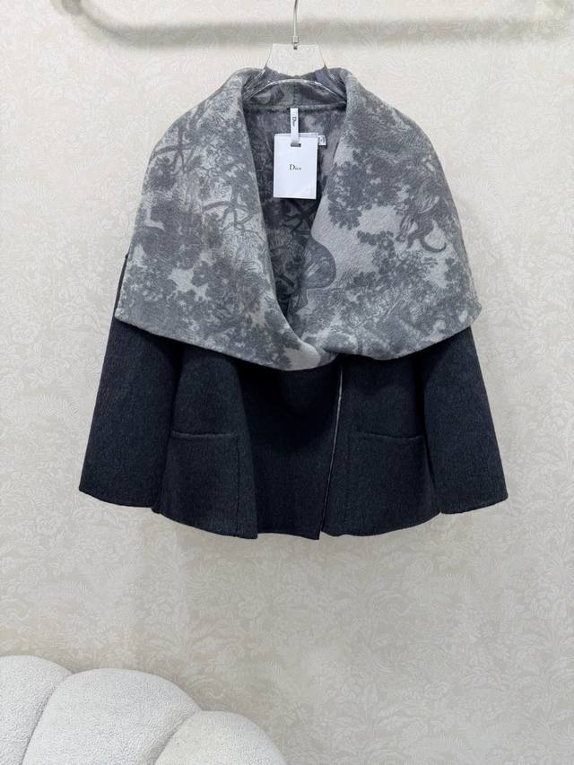 Dio*25新款高端羊绒大衣 一衣多穿 品牌定制面料 双面双色带有Logo图案 高级感十足 上身实在太有Fell了 无与伦比的奢华体验 高端100%高支羊毛加厚