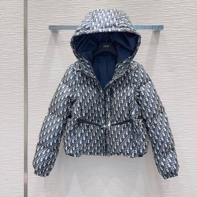 Christian Dio* 2025Fw新款羽绒棉外套 整体保暖效果拉满，休闲时尚，经典Logo完美点缀 Sml Xl S后中长52 胸围106 袖长62 袖