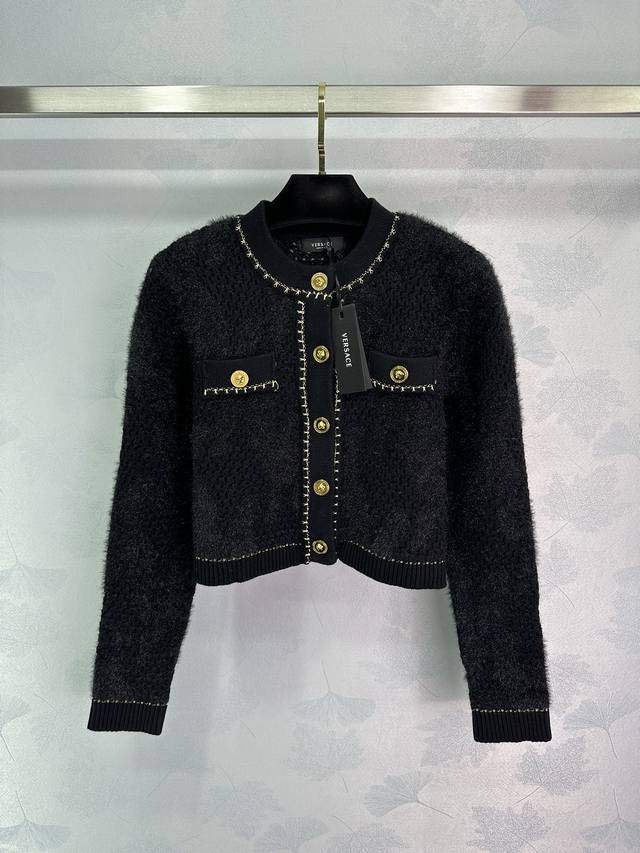 范思*秋冬新款圆领开衫 高级定制羊毛进口面料 气质复古风美 早秋必备款 随意搭配都可轻松驾驭 1色3码Sml T226B.