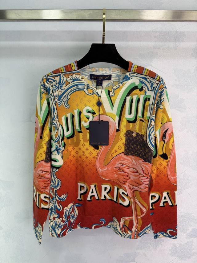 Lou*25秋冬新款印花上衣 采用高品质羊毛面料，触感柔软舒适，粉色火烈鸟、复古又奢华，圆领设计，休闲感满满，搭配牛仔裤或半身裙都很出彩1色3码Sml T226