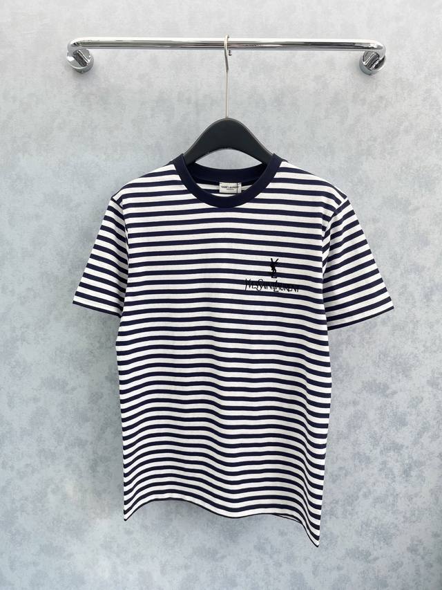 爆款现货 原单品质 Ysl*｜25新品植绒字母短袖T恤 精致版型上身巨显瘦！ 定制最新工艺 低调奢华！ 时髦精必备单品解锁所有穿搭！ 认准我家品质！经典单品时髦