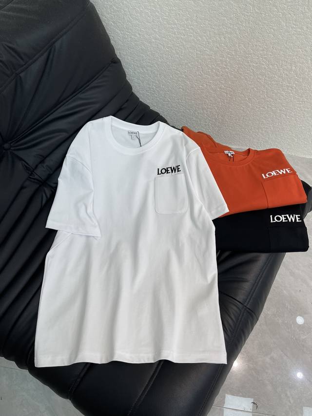 Loew*26早春新品口袋刺绣短袖T恤 纯棉面料 高密度时髦运动风 每个日常的穿搭 俏皮减龄充满元气的设计元素 高品质 宽松版型 男女同款 尺码Sml Aa.