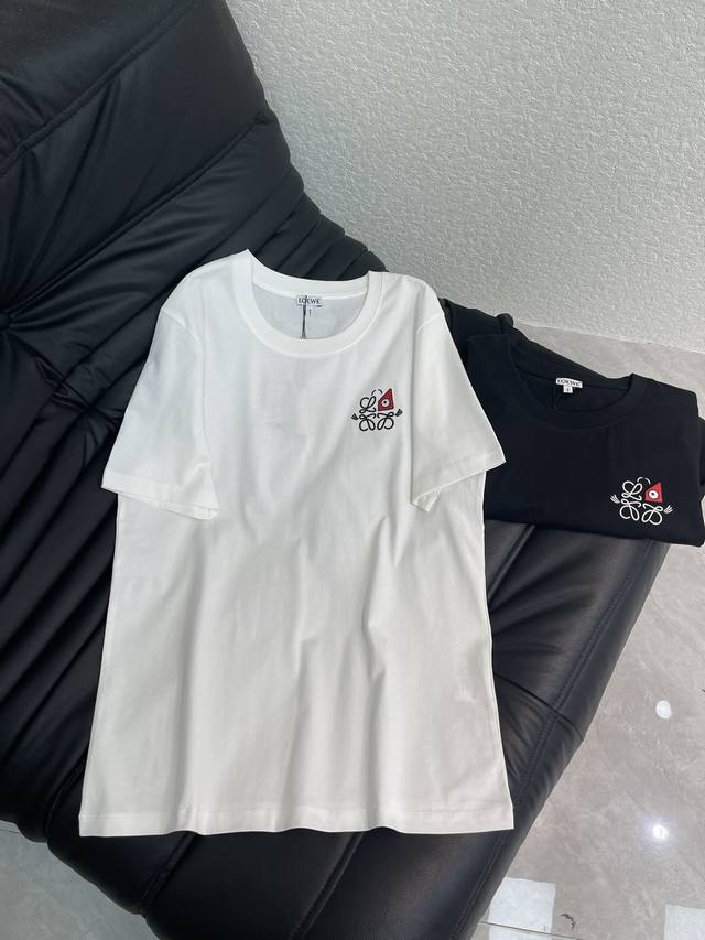 Loew*26早春新品联名限定喵星人刺绣短袖T恤 纯棉面料 高密度时髦运动风 每个日常的穿搭 俏皮减龄充满元气的设计元素 高品质 尺码Sml Aa.